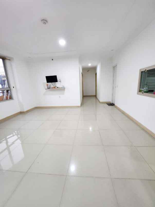 dijual cepat apt paladian semi furnish bagus bisa nego