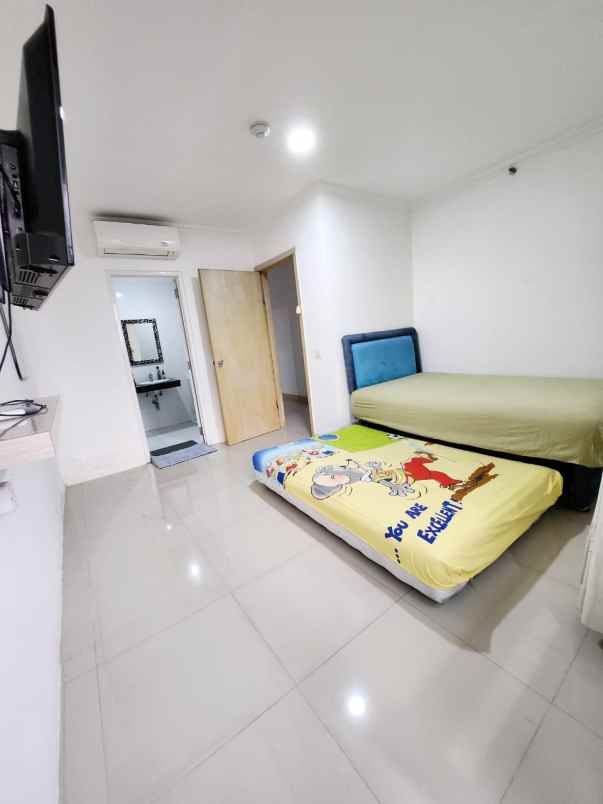 dijual cepat apt paladian semi furnish bagus bisa nego