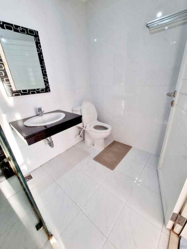 dijual cepat apt paladian semi furnish bagus bisa nego