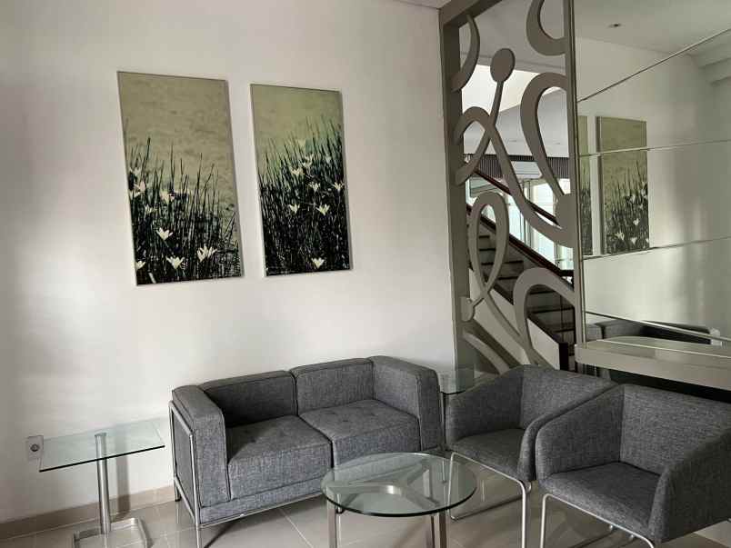 dijual disewakan rumah di pakuwon city full furnished