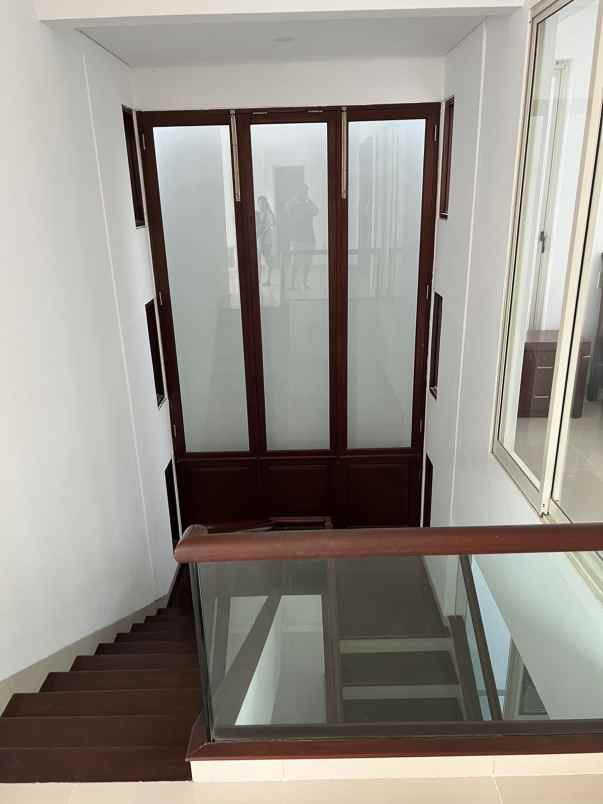 dijual disewakan rumah di pakuwon city full furnished