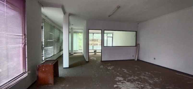 dijual murah dibawah harga pasaran ruko 3 lantai hook