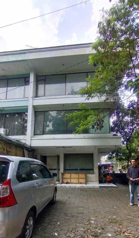 dijual murah dibawah harga pasaran ruko 3 lantai hook