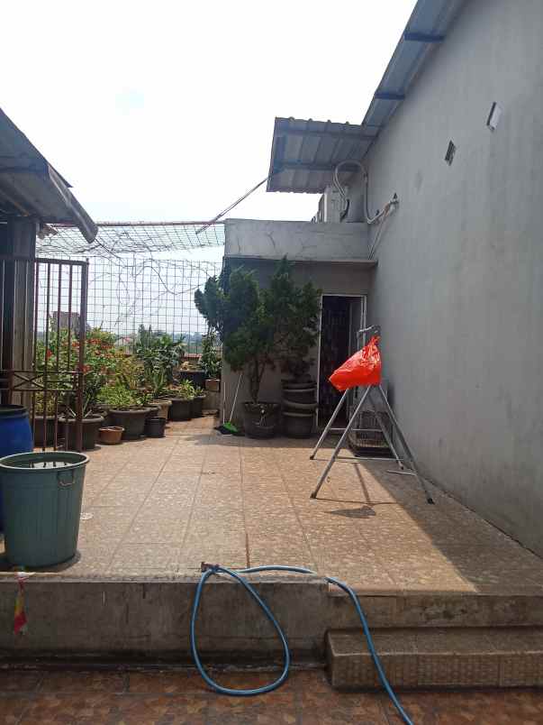 dijual ruko 2 pintu di jalan raya cipayung depok