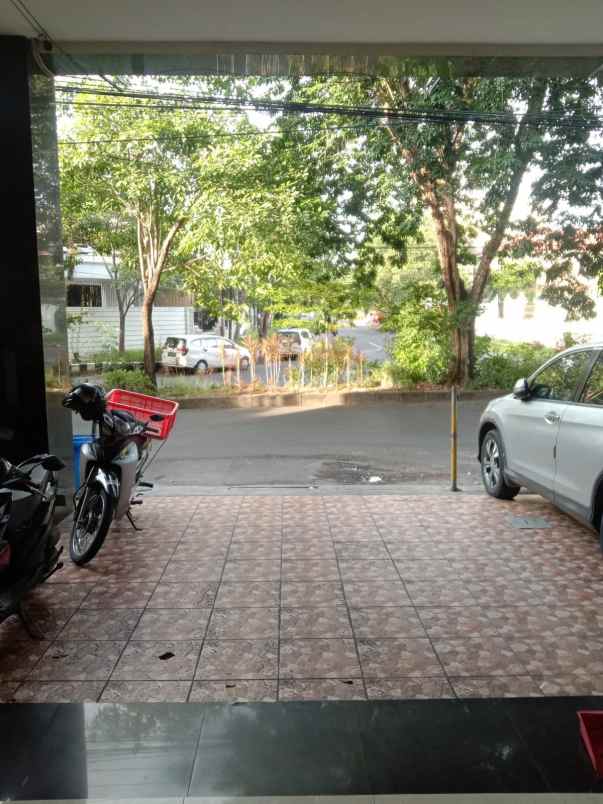 dijual ruko siap pakai di raya darmo baru barat