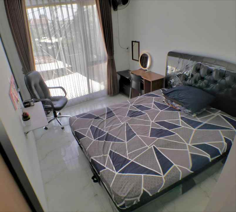 dijual rumah 3 lantai full furnished arcamanik bandung