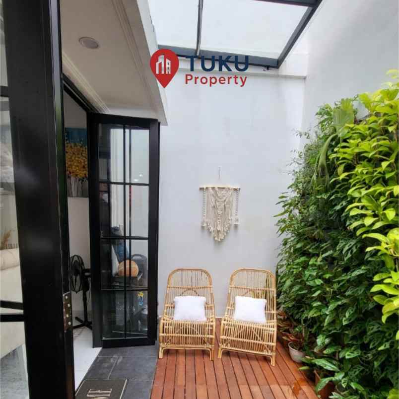 dijual rumah american classic di pamulang