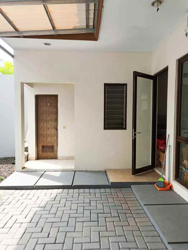 dijual rumah anantha the avani