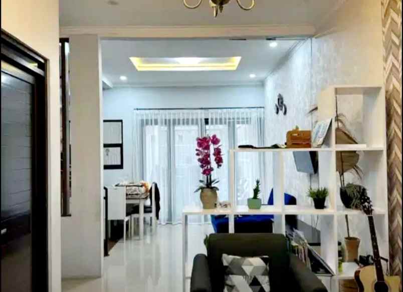 dijual rumah asri strategis tengah kota bandung