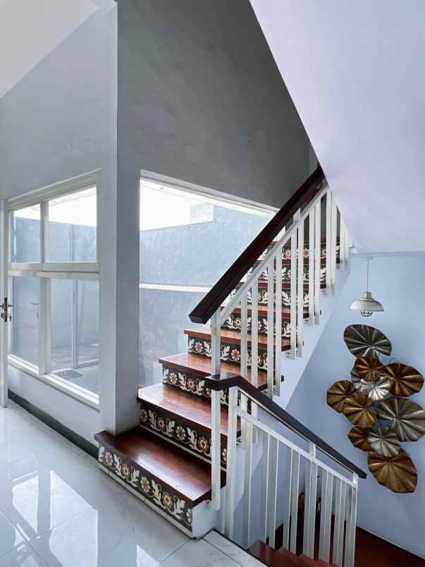 dijual rumah babatan