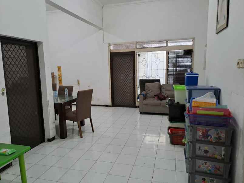 dijual rumah babatan pantai