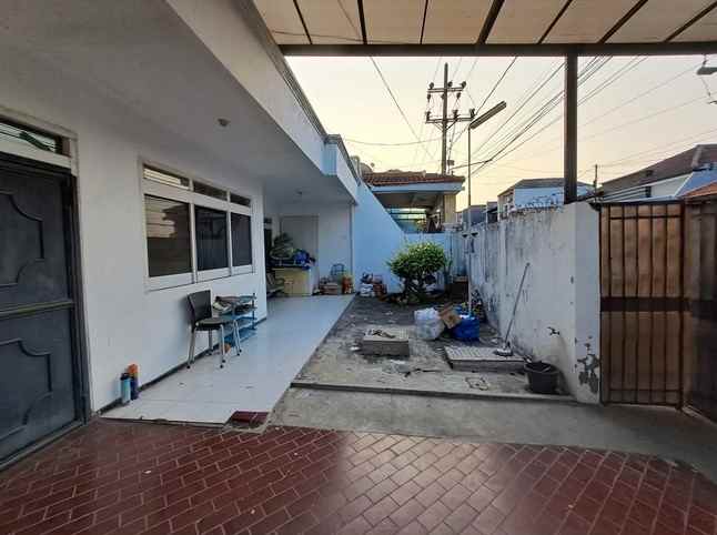 dijual rumah babatan pantai