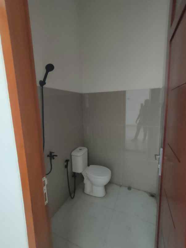 dijual rumah barat alun alun