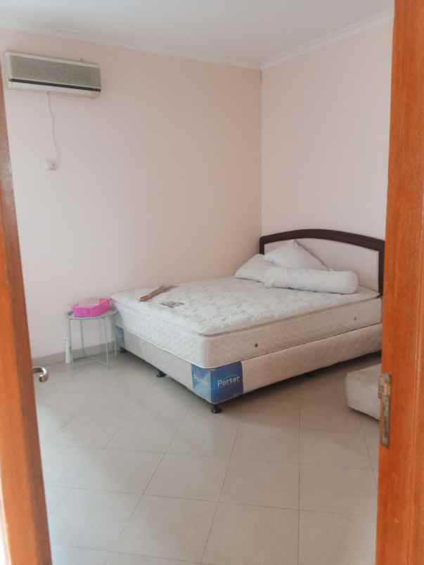 dijual rumah bekasi selatan