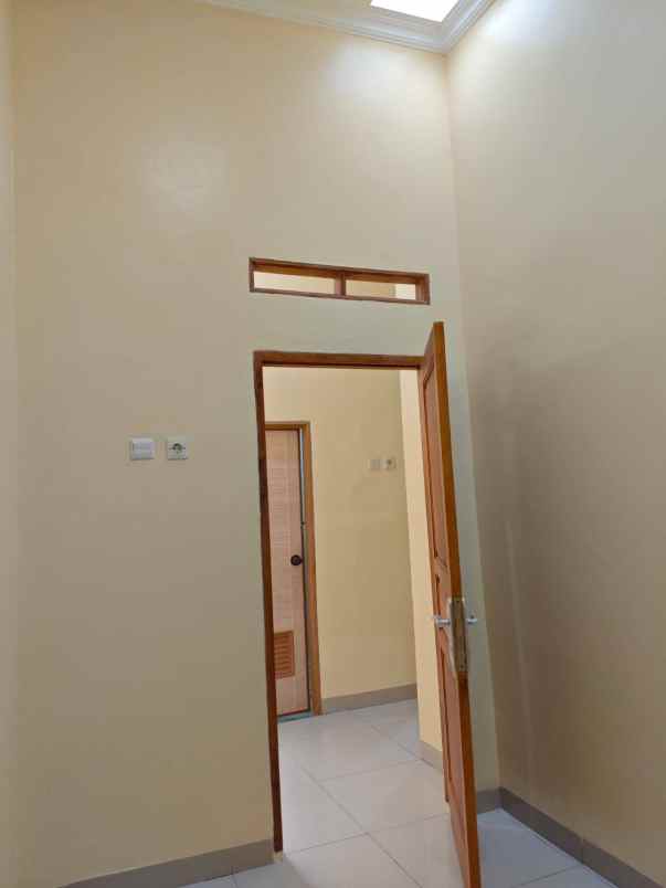 dijual rumah boulevard hijau kota