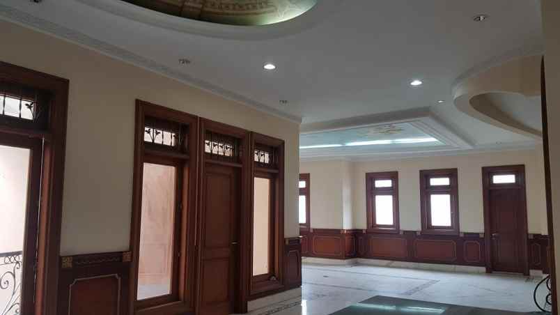 dijual rumah bukit gading villa