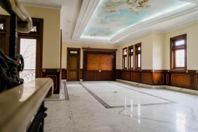 dijual rumah bukit gading villa