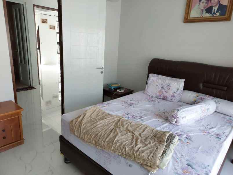 dijual rumah cantik lagoon ville citra raya tangerang