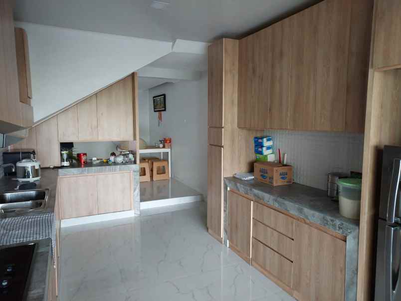 dijual rumah cantik lagoon ville citra raya tangerang