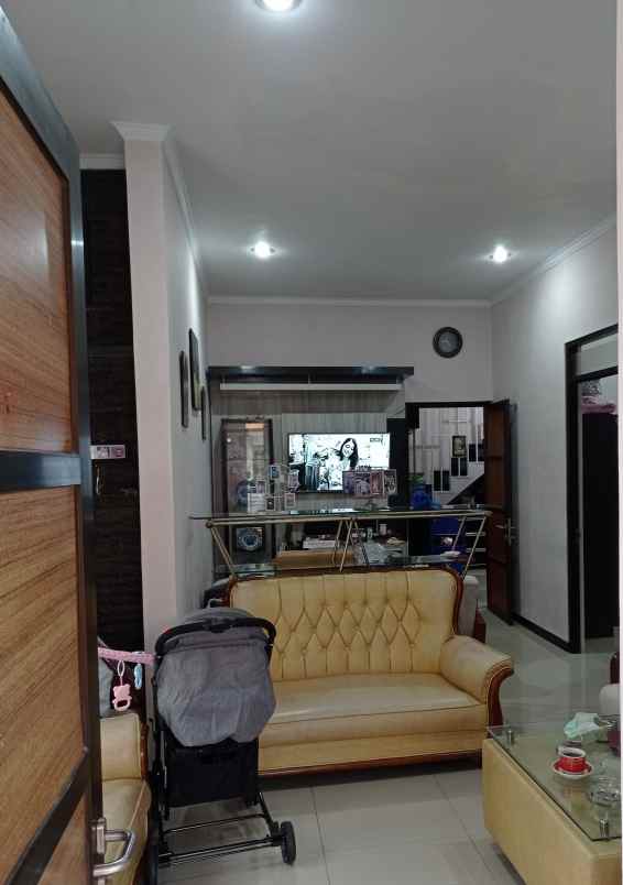 dijual rumah ciateul town house jl