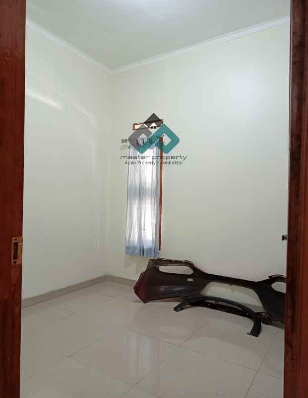 dijual rumah cinunuk