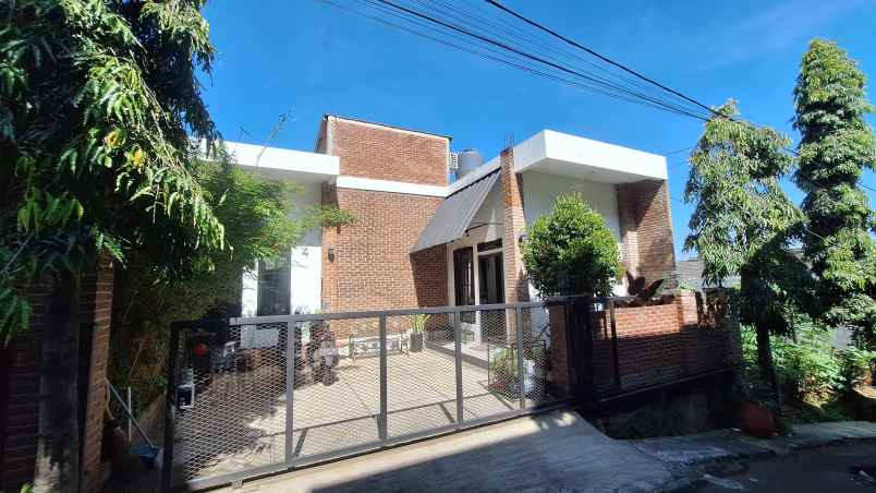 dijual rumah cipageran