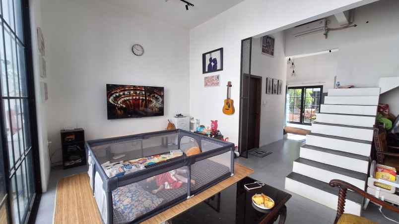 dijual rumah cipageran