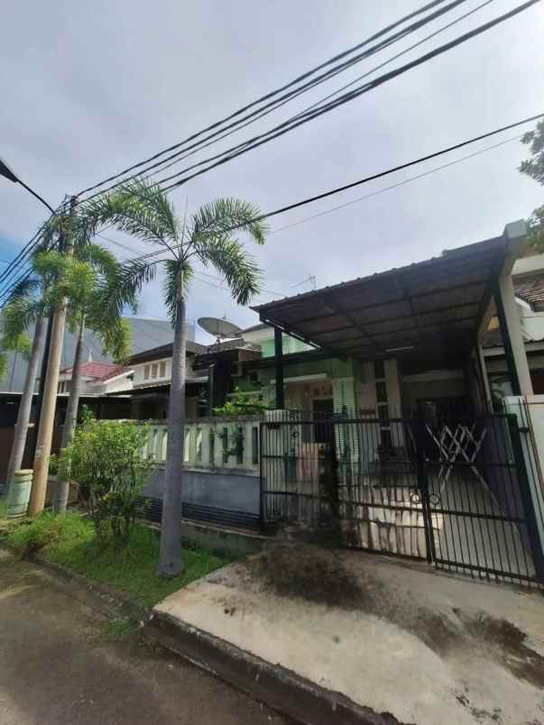 dijual rumah cluster aralia harapan