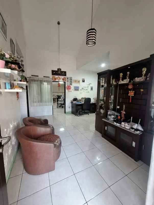 dijual rumah cluster aralia harapan