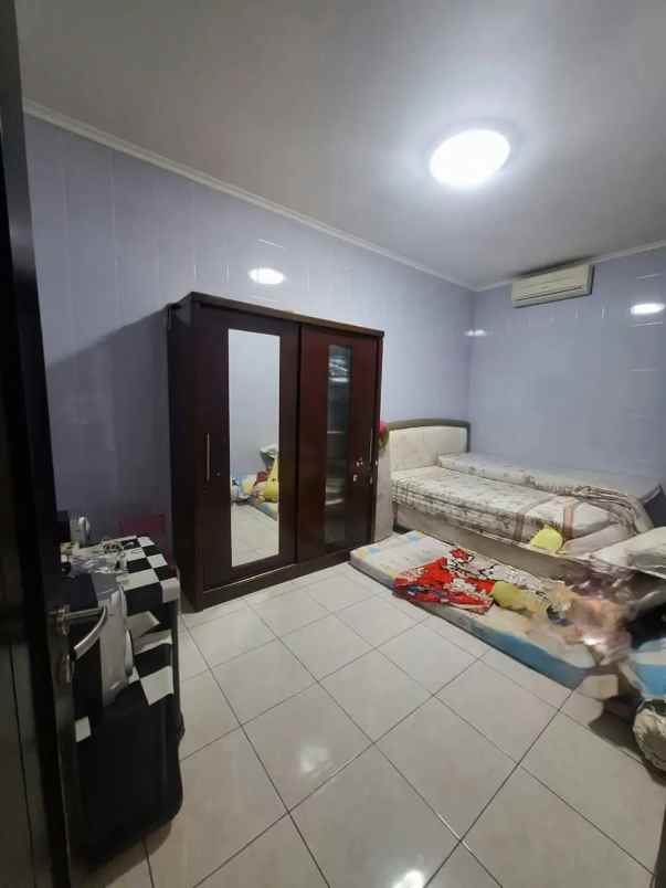 dijual rumah cluster aralia harapan