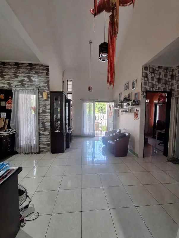 dijual rumah cluster aralia harapan