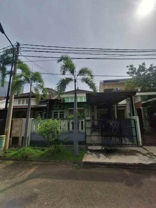 dijual rumah cluster aralia harapan