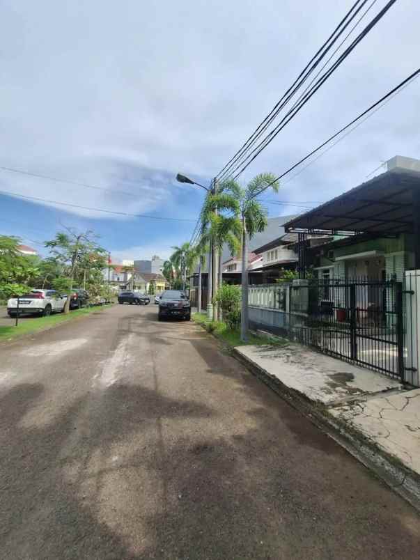 dijual rumah cluster aralia harapan