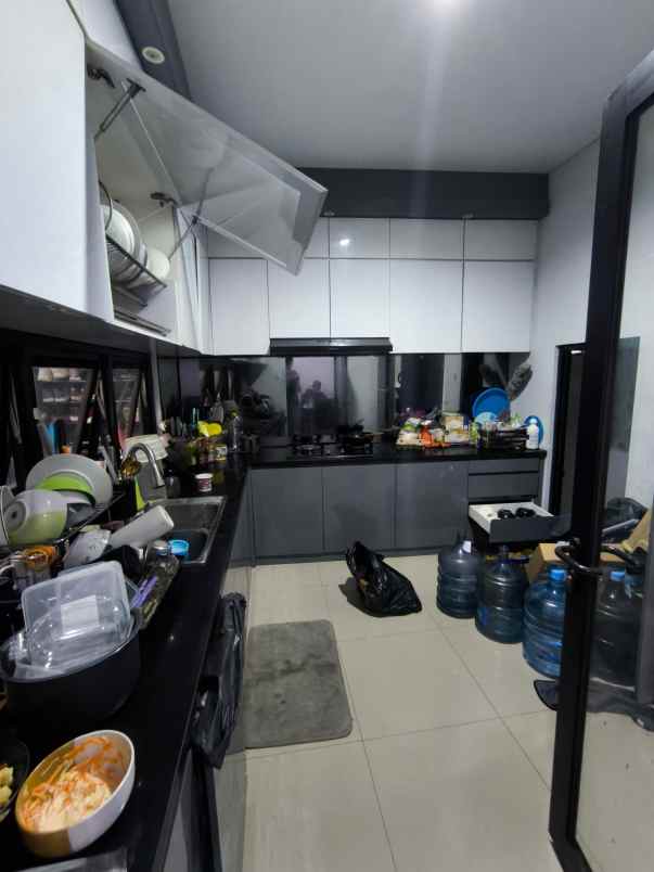 dijual rumah cluster istana sudirman