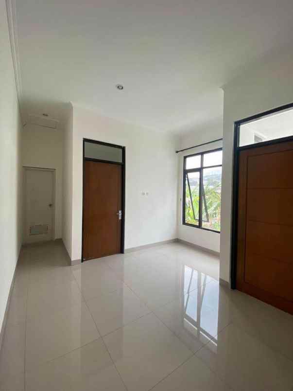 dijual rumah cluster karyawangi asri