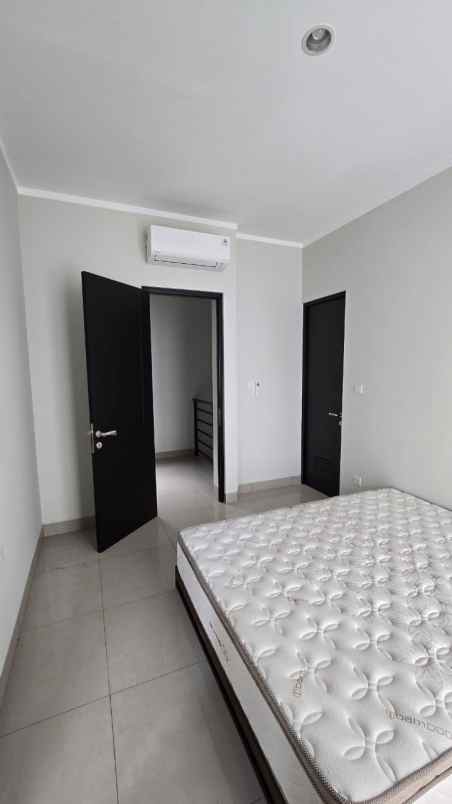 dijual rumah cluster magenta summarecon
