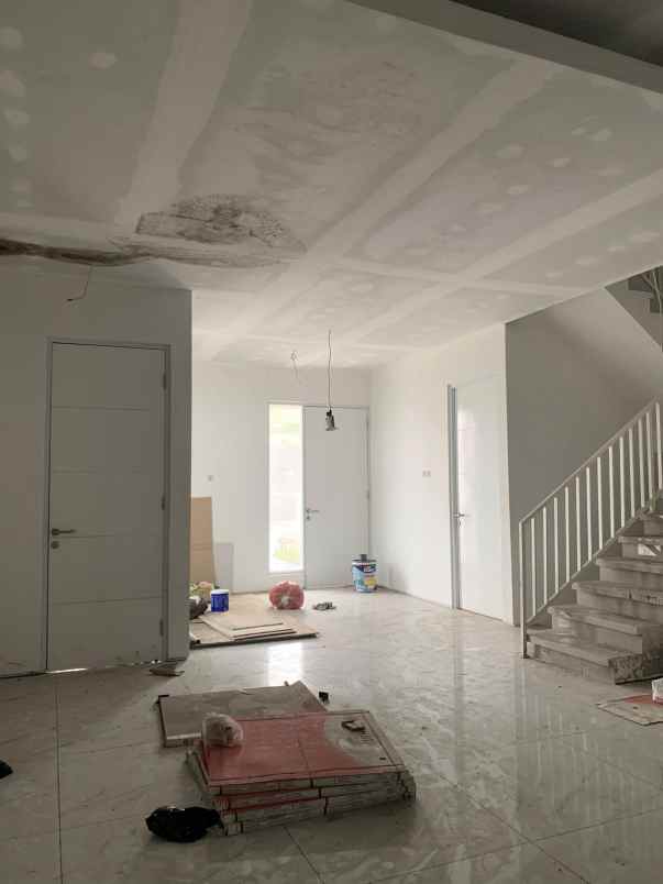 dijual rumah cluster mountana hills bringin