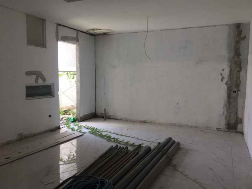 dijual rumah cluster mountana hills bringin