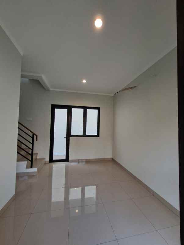 dijual rumah cluster regia scg