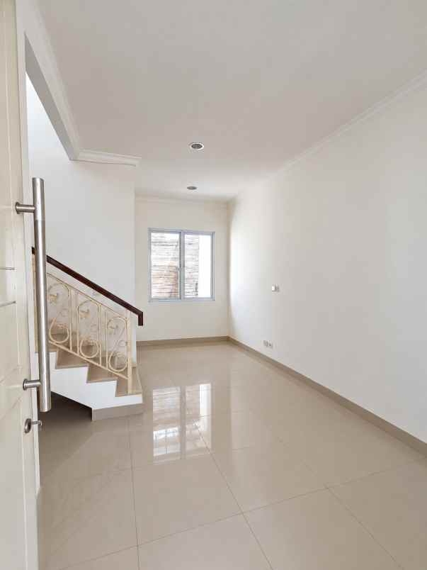 dijual rumah cluster thames jgc jakarta