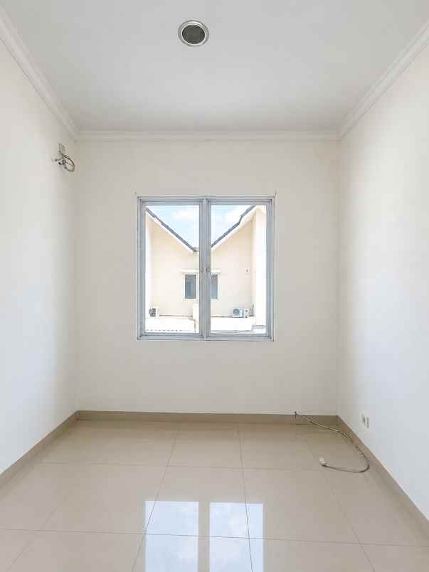 dijual rumah cluster thames jgc jakarta
