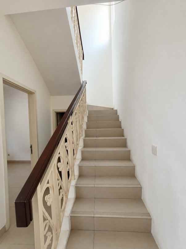dijual rumah cluster thames jgc jakarta
