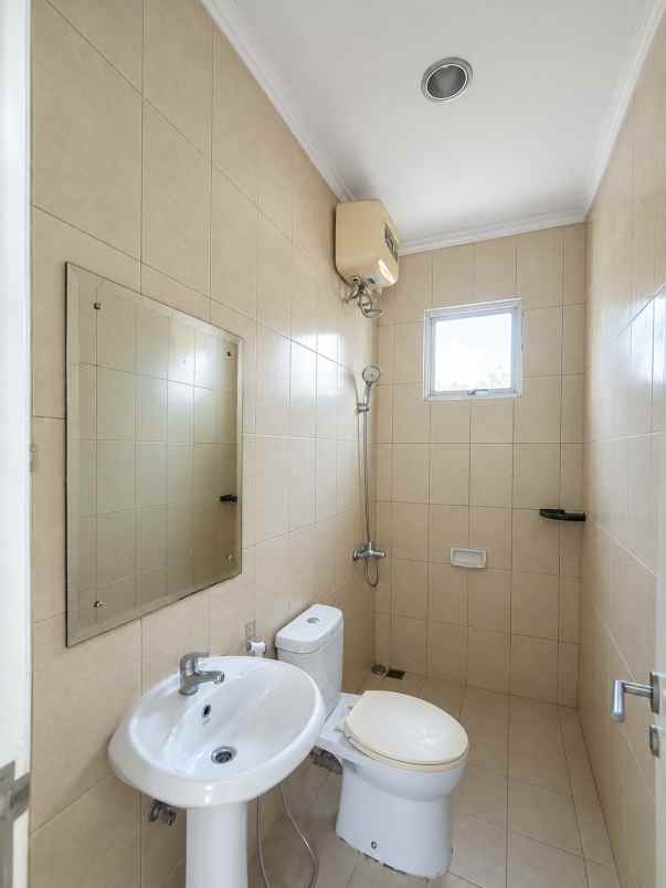 dijual rumah cluster thames jgc jakarta