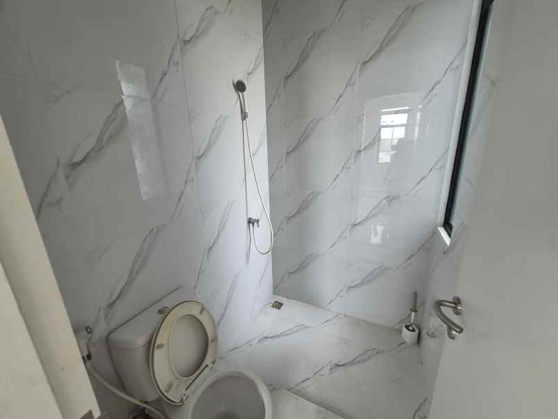 dijual rumah cluster viridia lavon swan