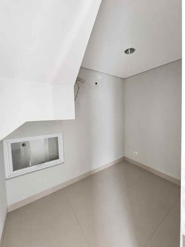 dijual rumah cluster yarra jgc jakarta