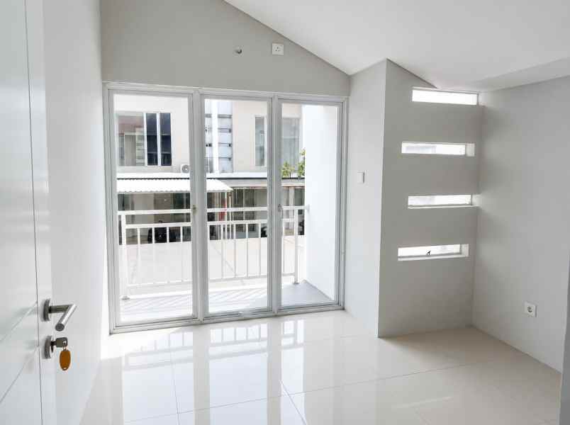 dijual rumah cluster yarra jgc jakarta