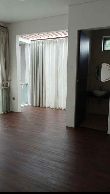 dijual rumah dago