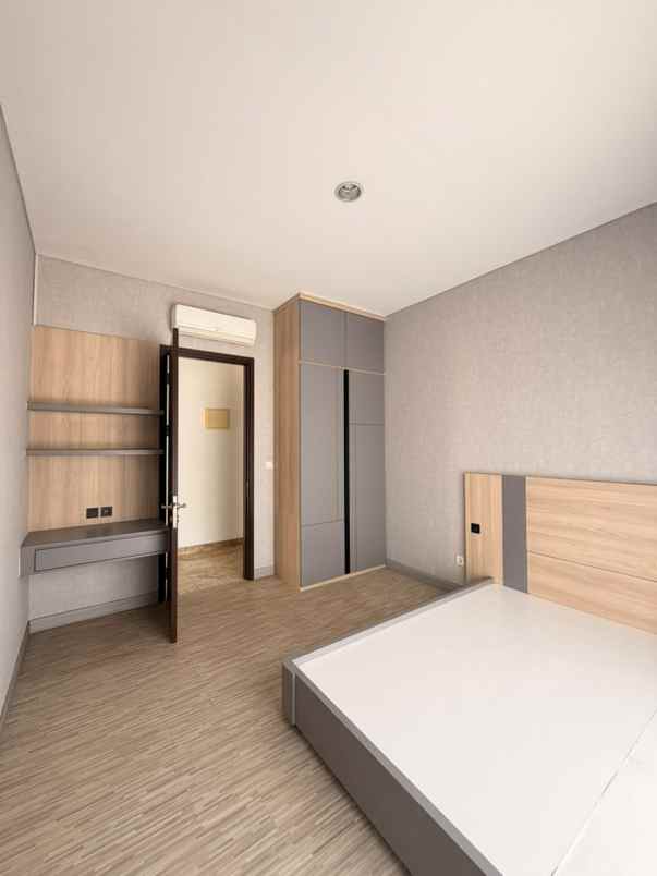 dijual rumah dbanyan jgc jakarta garden