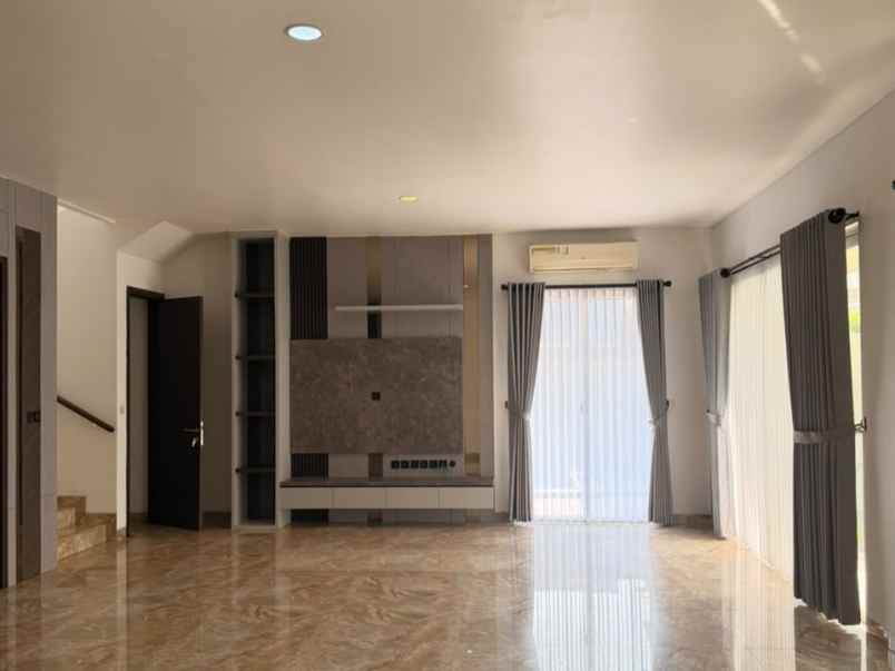 dijual rumah dbanyan jgc jakarta garden