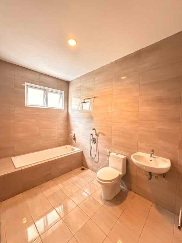 dijual rumah dbanyan jgc jakarta garden